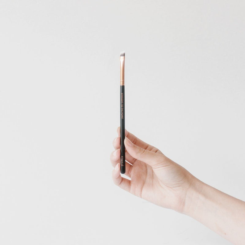 Straight To The Point Angled Eyeliner Brush - Vegan Concept